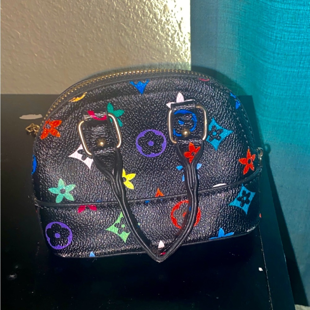 Beautiful toddler purse never used. Paid $50 open to offers, super adorable!